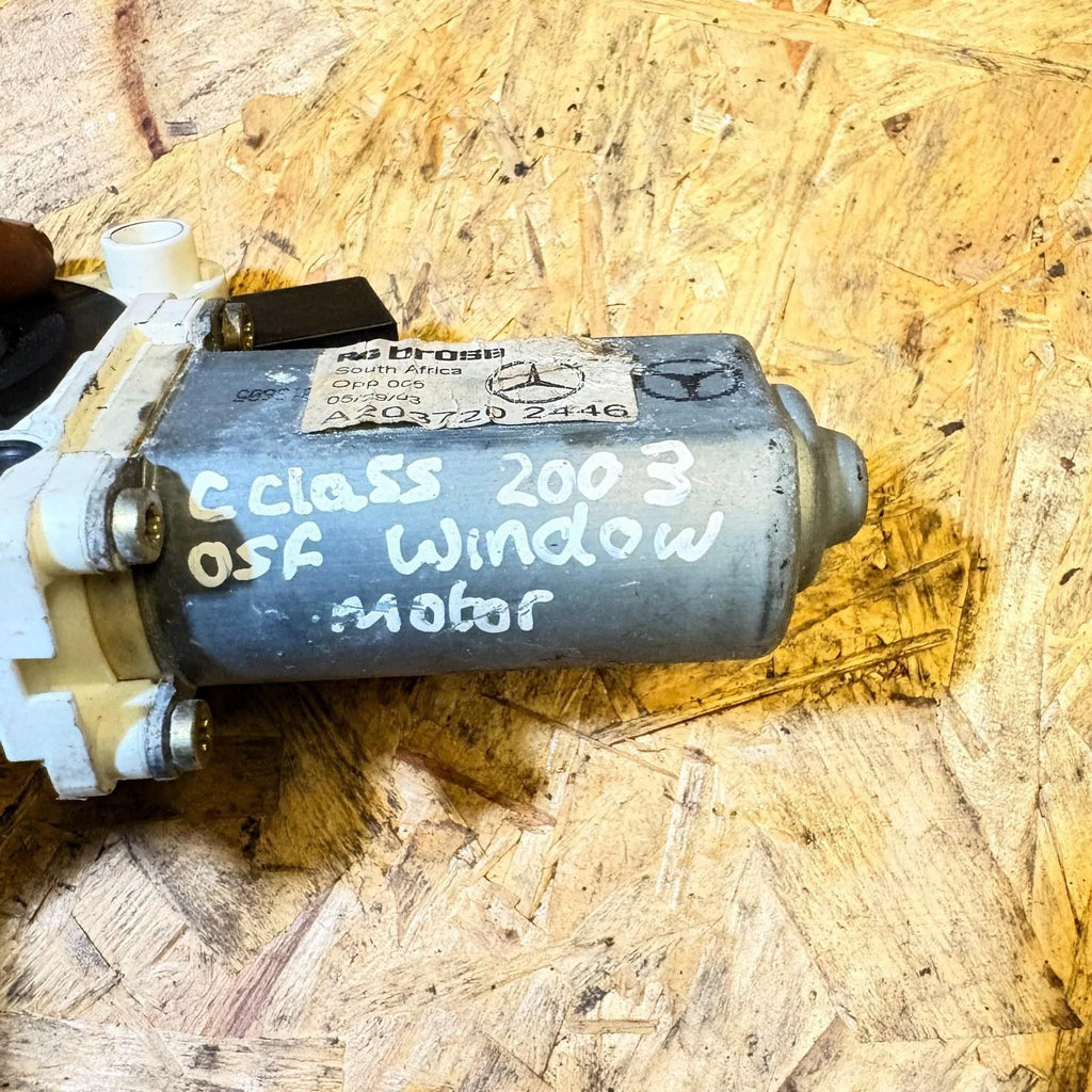 Mercedes-Benz C CLASS 2003 Right front door window regulator A2037202446