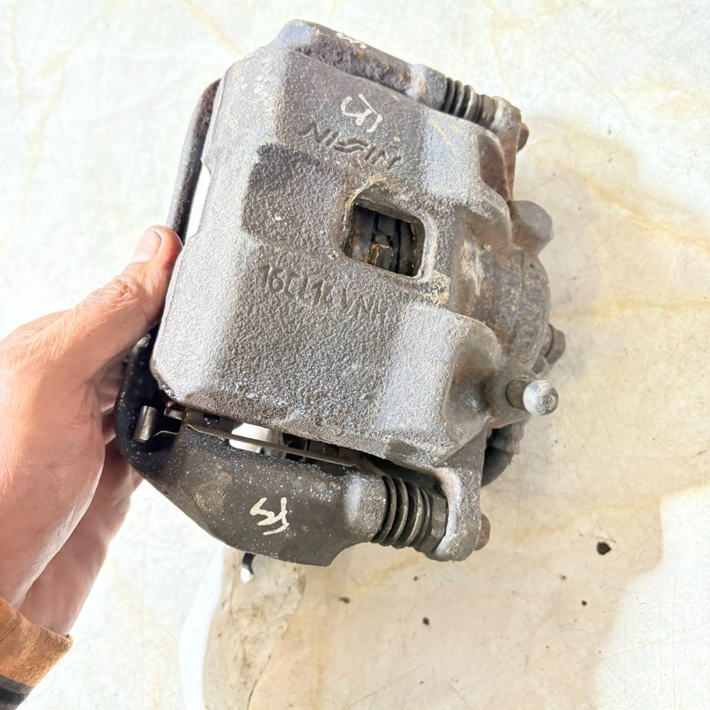 2010 AUDI A4 B8 A5 FRONT LEFT PASSENGER SIDE BRAKE CALIPER