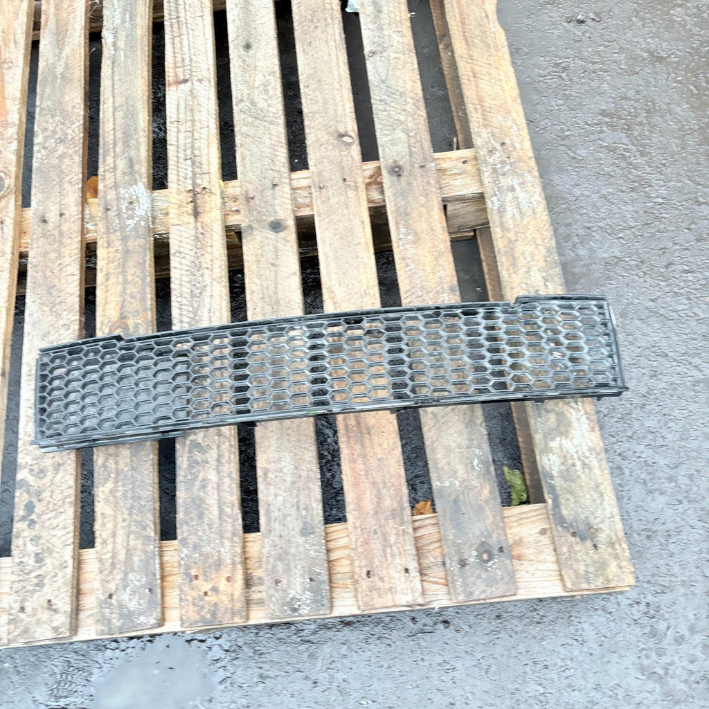 Fiat 500 312 2007-2015 Front Bumper Lower Centre Grille Mesh Insert Pre-Facelift