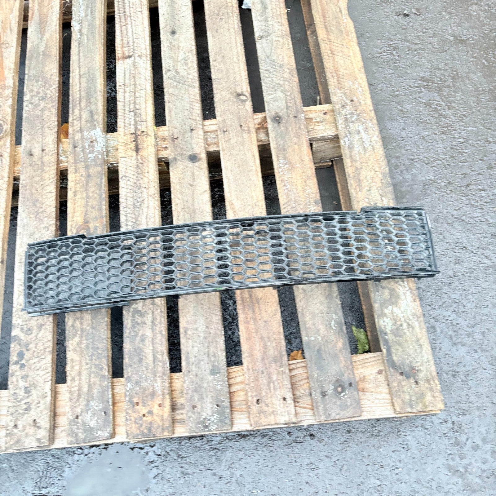 Fiat 500 312 2007-2015 Front Bumper Lower Centre Grille Mesh Insert Pre-Facelift