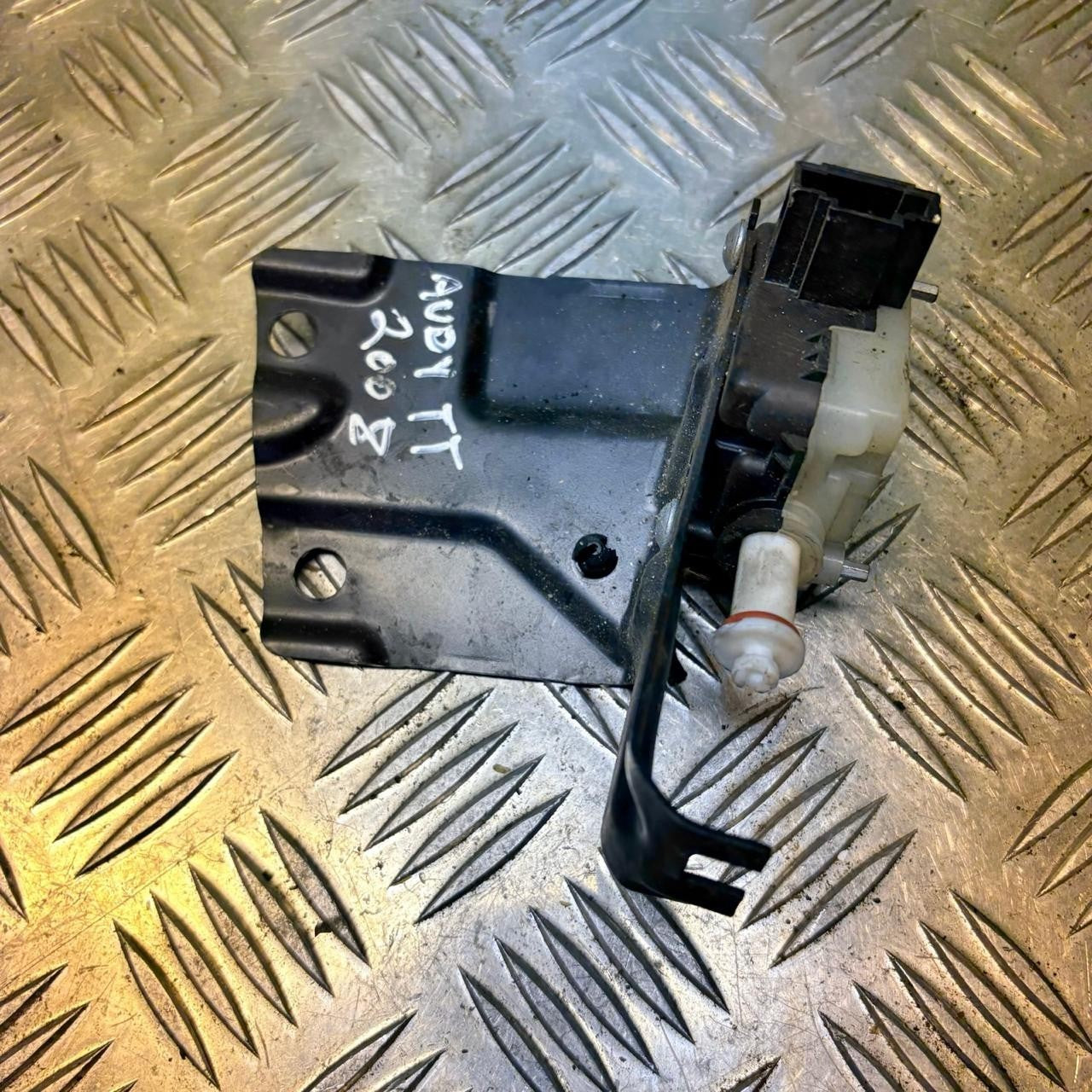 Audi TT Mk2 8J3/8J9 2006-2014 Fuel Filler Flap Lock Actuator 1K5959782 1Q0810773