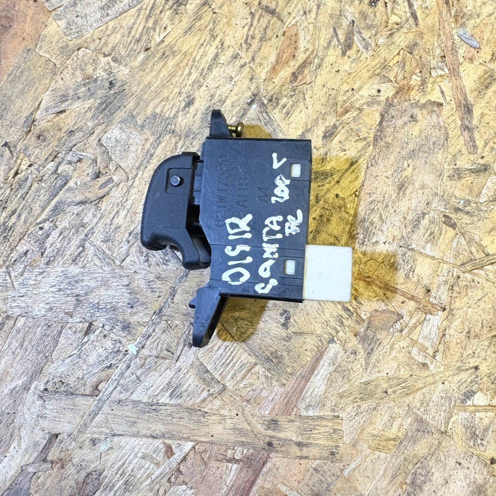 93580-26100 CONTROL GLASS LIFT SWITCH REAR DOOR RIGHT FOR HYUNDAI SANTA FE 01-06