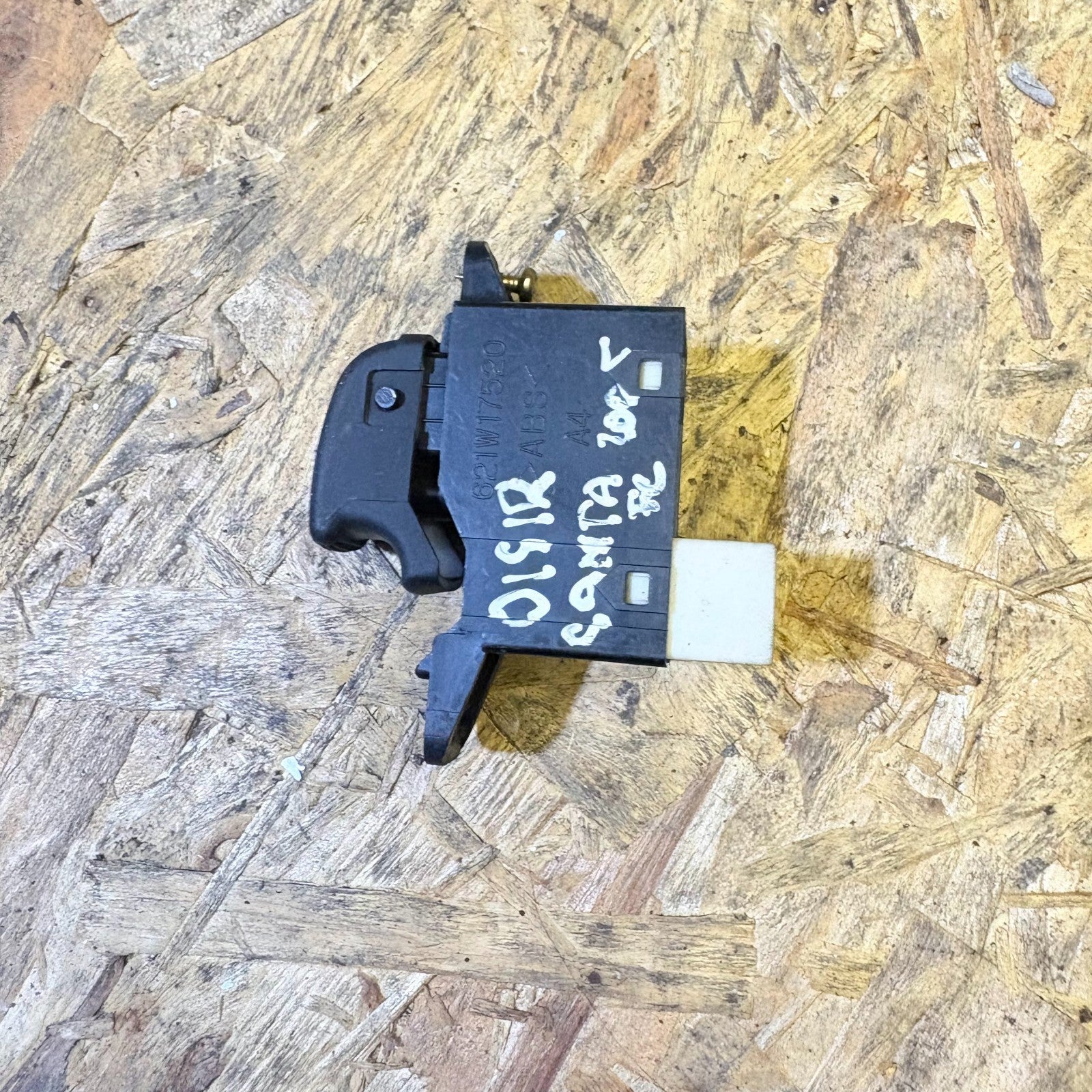 93580-26100 CONTROL GLASS LIFT SWITCH REAR DOOR RIGHT FOR HYUNDAI SANTA FE 01-06