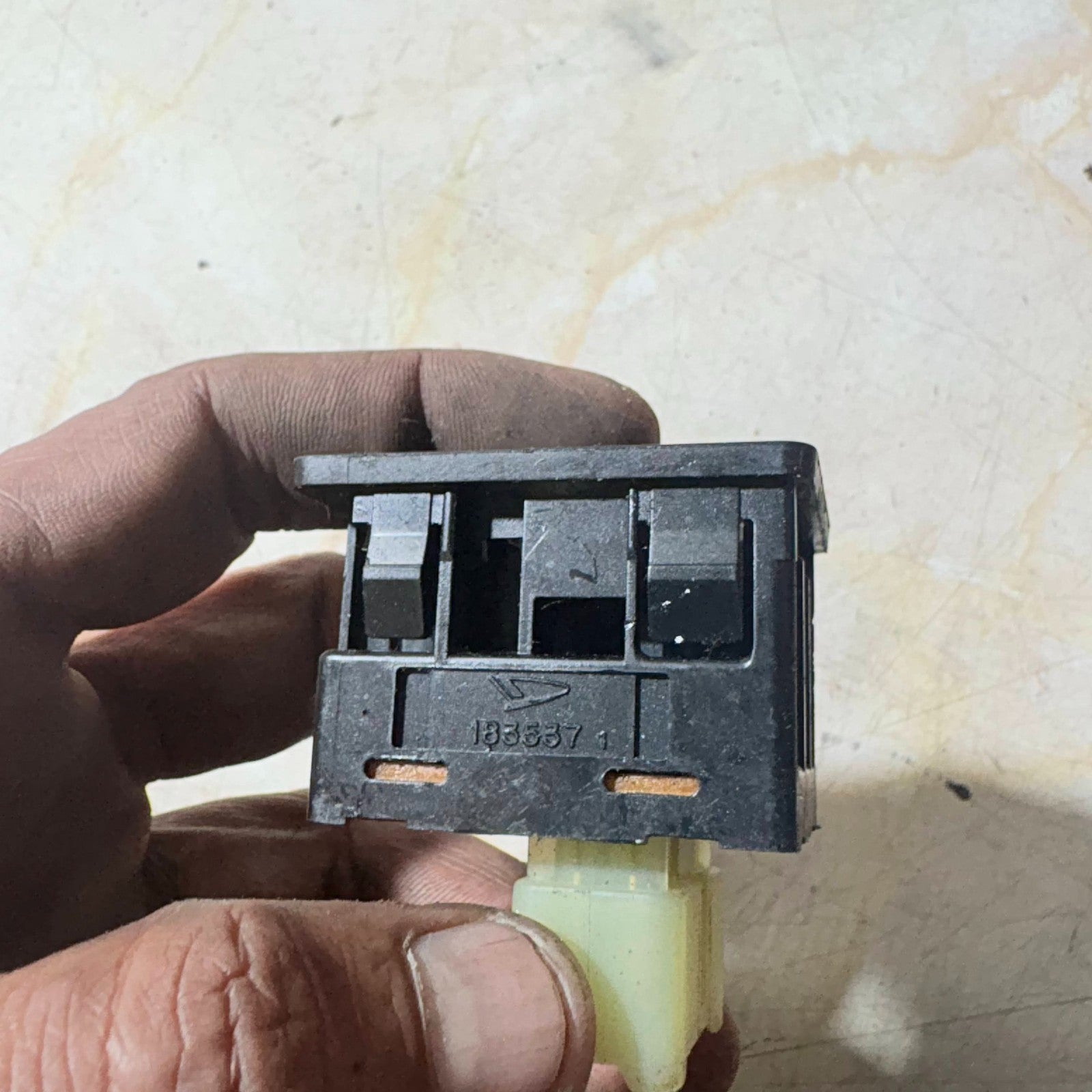 DAIHATSU TERIOS SIRION MK1 1997-2006 ELECTRIC DOOR MIRROR SWITCH 183537