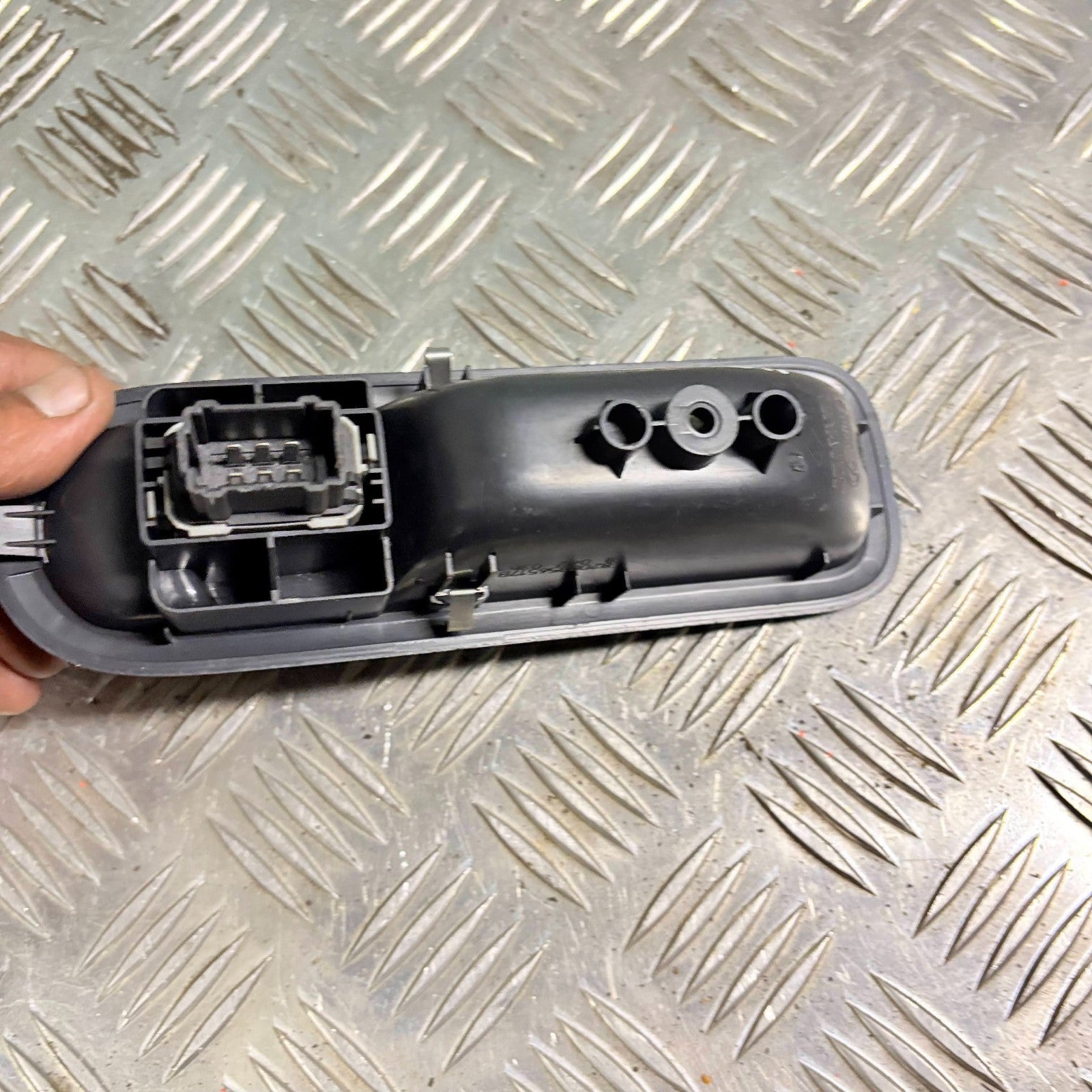 Renault Twingo 07-12 Electric Window Switch Front Left Side 8200356517B