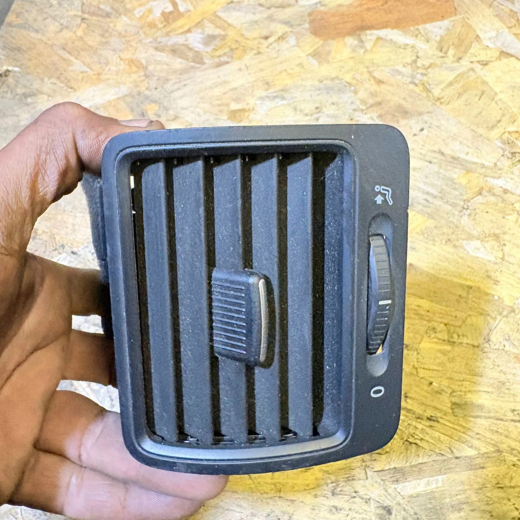 Vw Jetta Mk5 2005-2010 AIR VENT PASSENGER SIDE FRONT Left Side