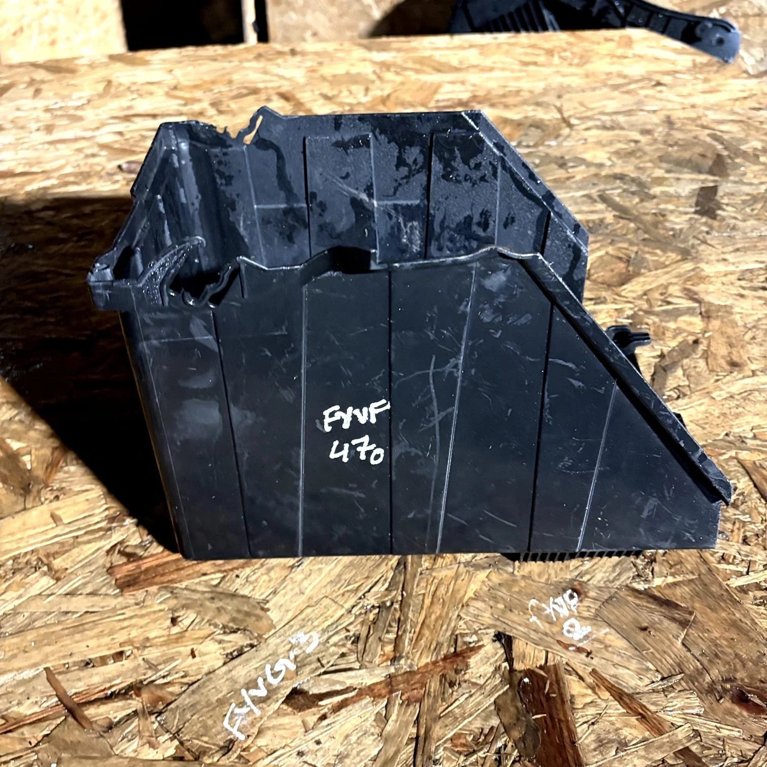 PEUGEOT PARTNER MK2 BATTERY BOX TRAY HOLDER 9663615580