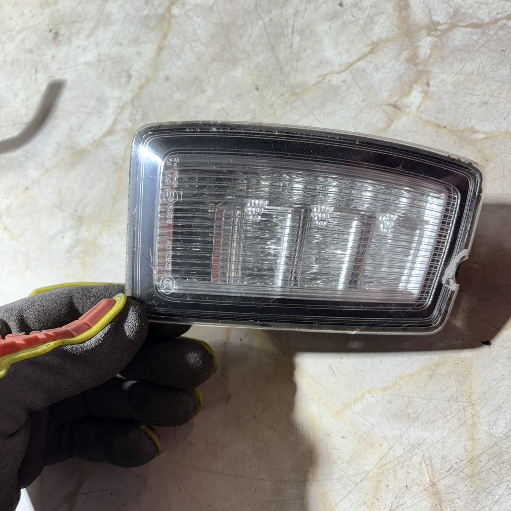 AUDI A1 2016 INTERIOR LIGHT REAR LEFT PASSENGER SIDE 8X0945095