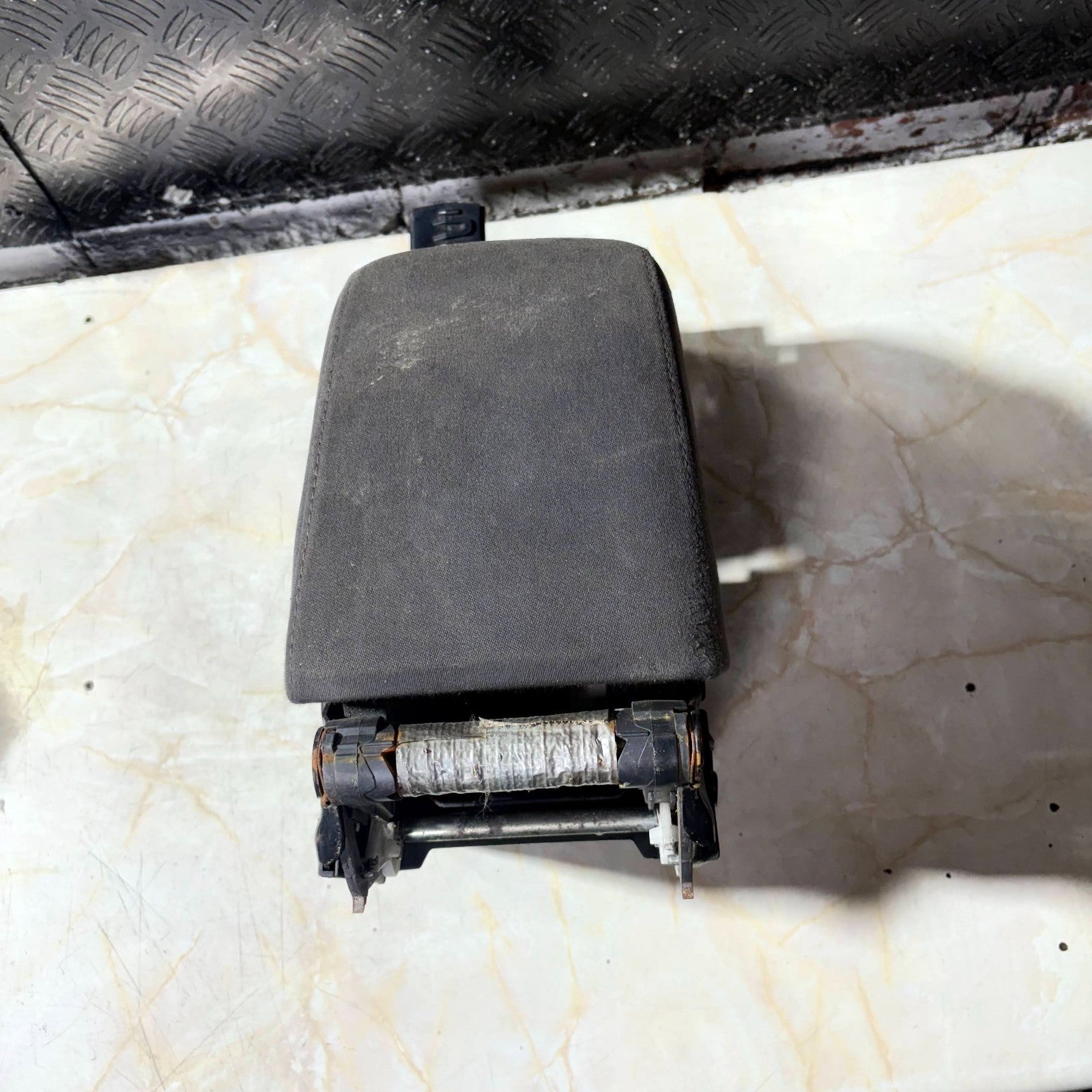 VW Golf TDI MK5 2004-2009 Centre Adjustable Armrest Console Frame 1K0864251A