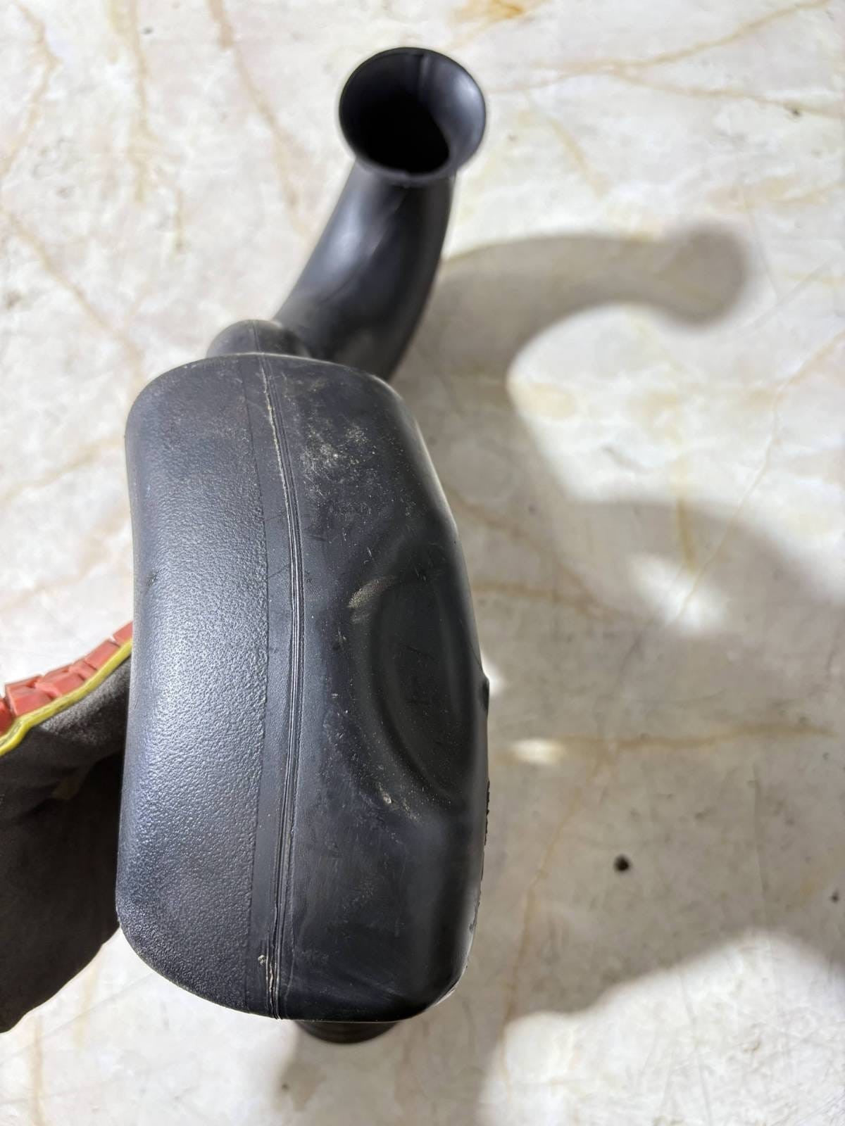 VW SEAT M2 2014 PETROL AIR FILTER HOSE PIPE 04C129618F