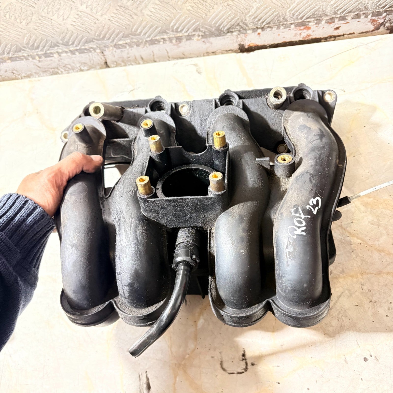 Intake manifold MERCEDES-BENZ 1998 W220 S CLASS A 111 14021 01
