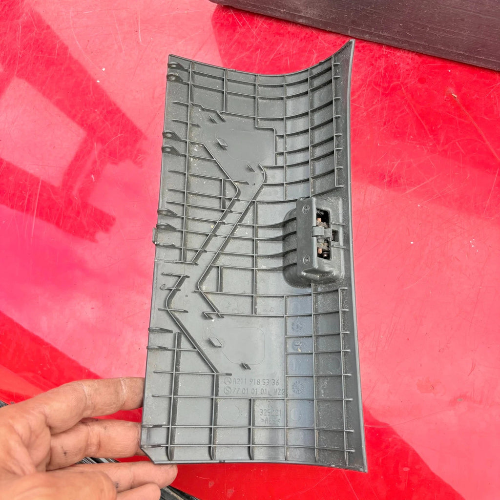 A2119185336 Mercedes Benz W211 Plastic Trim Cover Bracket 2002-2009