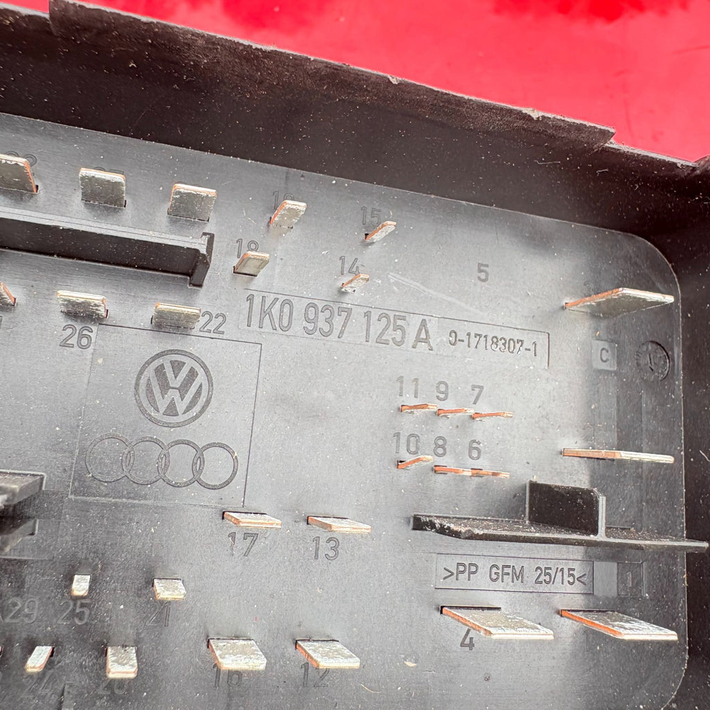 VW Golf 6 Mk6 Fuse Relay Box 1K0 937 125 A Engine Bay Diesel 2009-2013