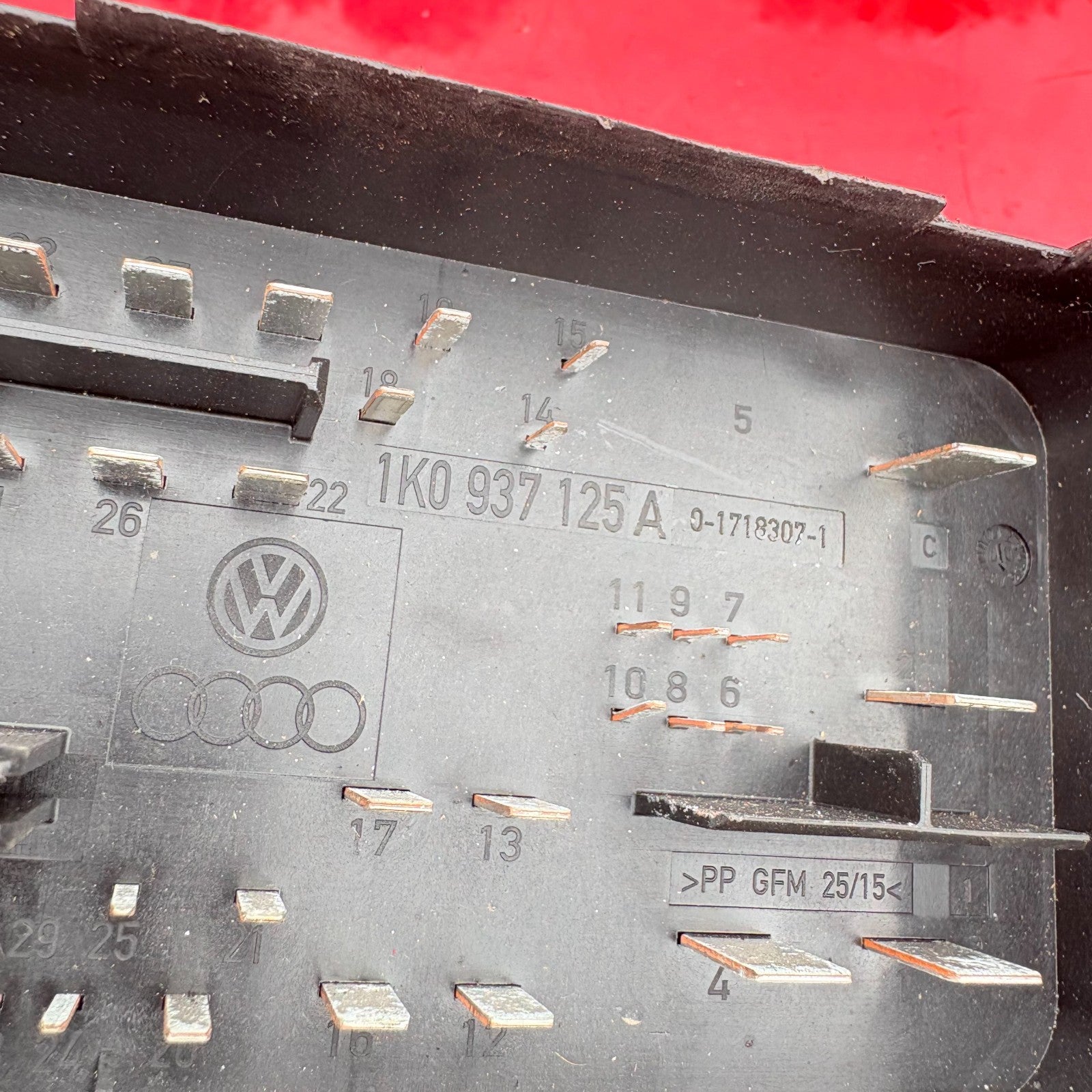 VW Golf 6 Mk6 Fuse Relay Box 1K0 937 125 A Engine Bay Diesel 2009-2013