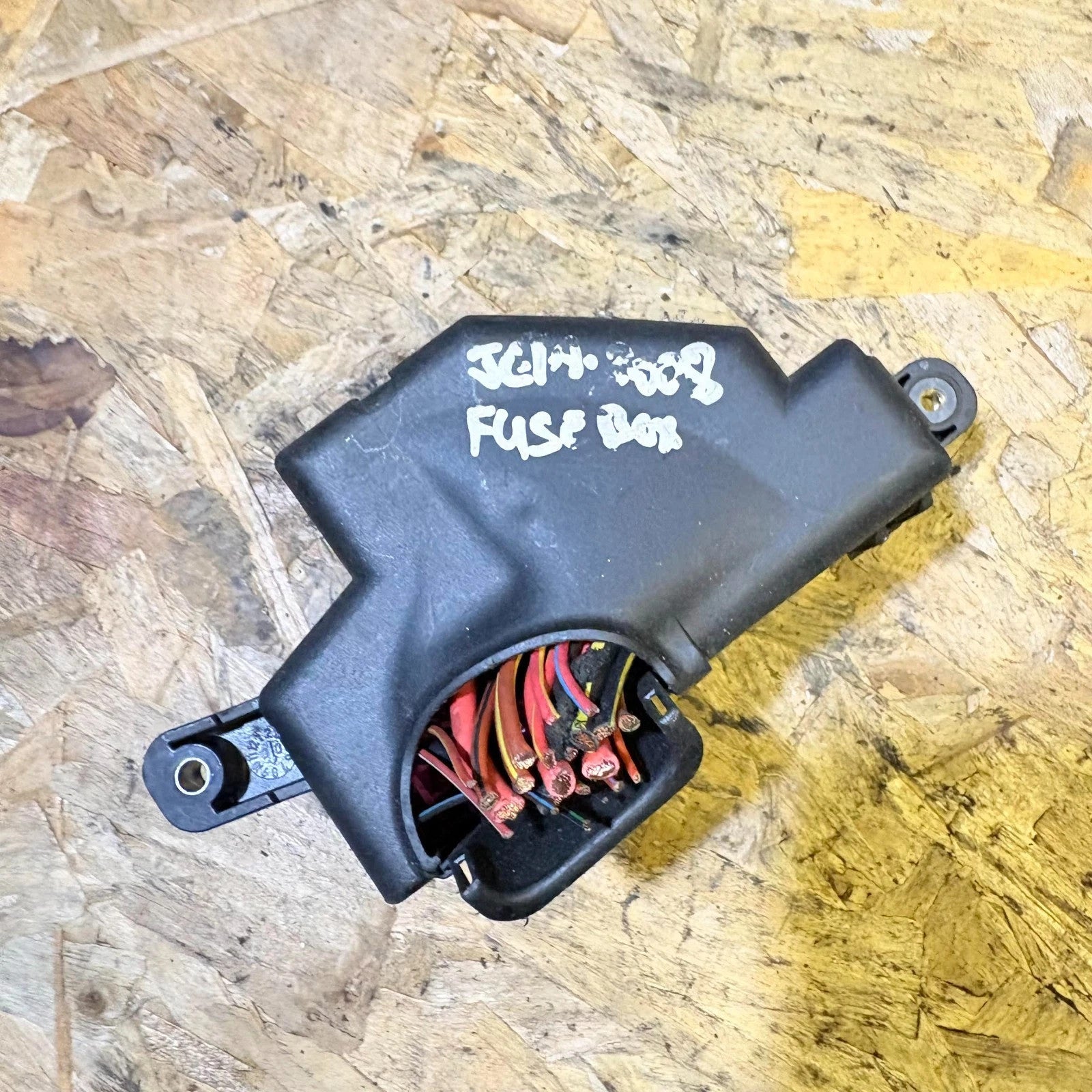 2008 VOLKSWAGEN JETTA FUSE BOX
