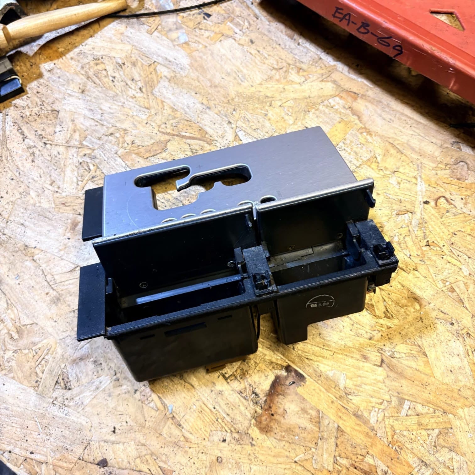 2005NISSAN MURANO GEAR SELECTOR SURROUND TRIM PANEL AUTOMATIC MK1 Z50 P13711