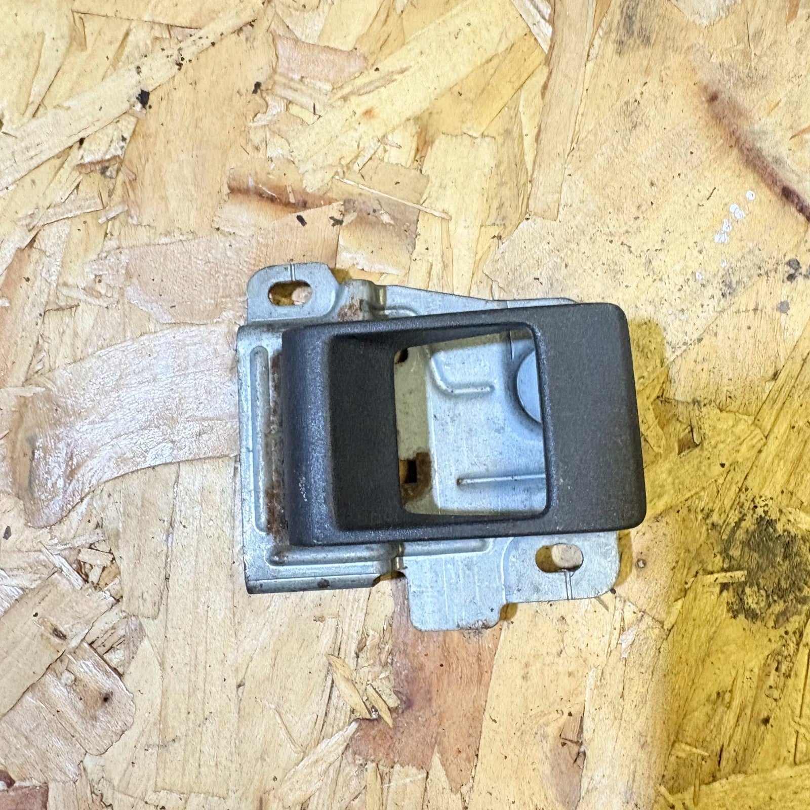 land rover passenger left rear side Interior door handle (1997-2000)