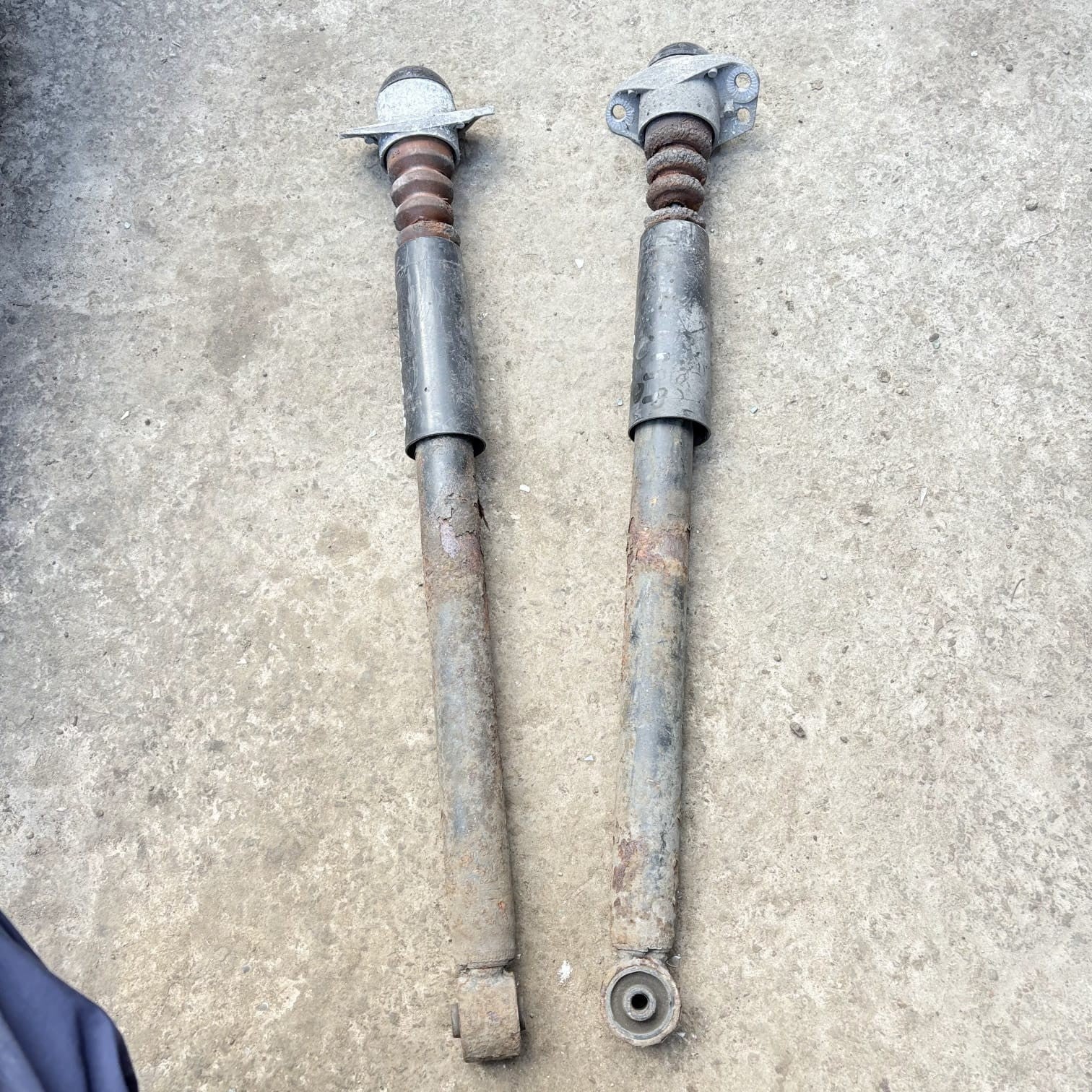 Skoda Rapid 1.6 TDI 2012-2019 Rear Shock Absorbers Pair OSR NSR 6R0513425