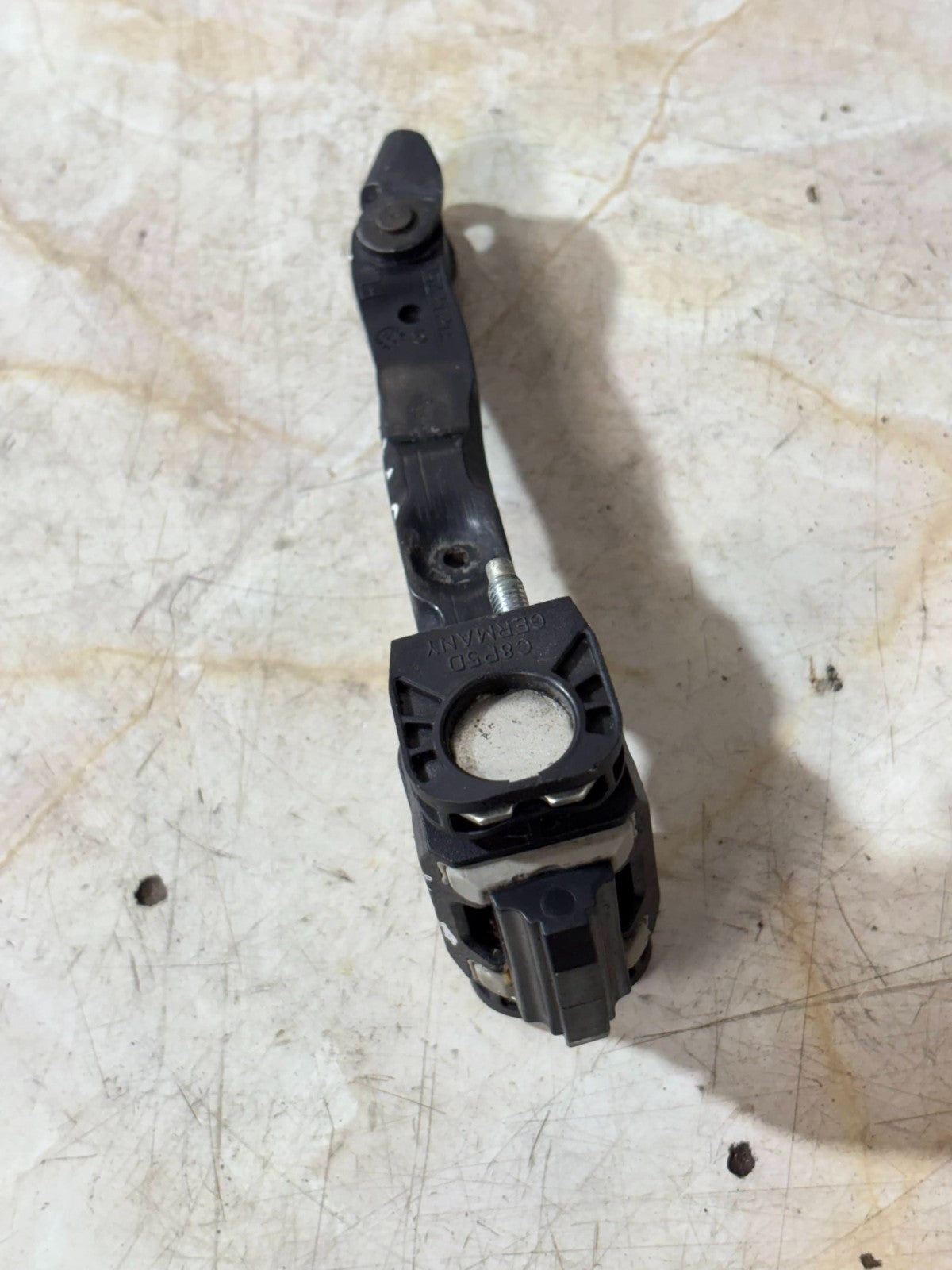 VOLVO C30 2009-PASSENGER SIDE FRONT LEFT DOOR CHECK STRAP 31217750