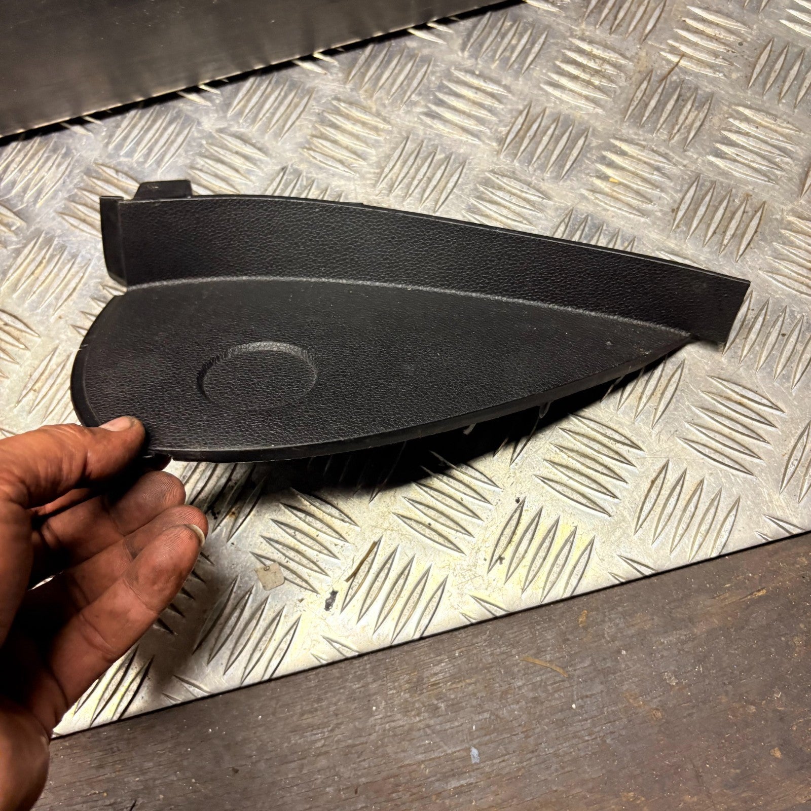 BMW 1 SERIES E87 E81 E88 04-13 RIGHT DASHBOARD END PANEL TRIM COVER 51459124922