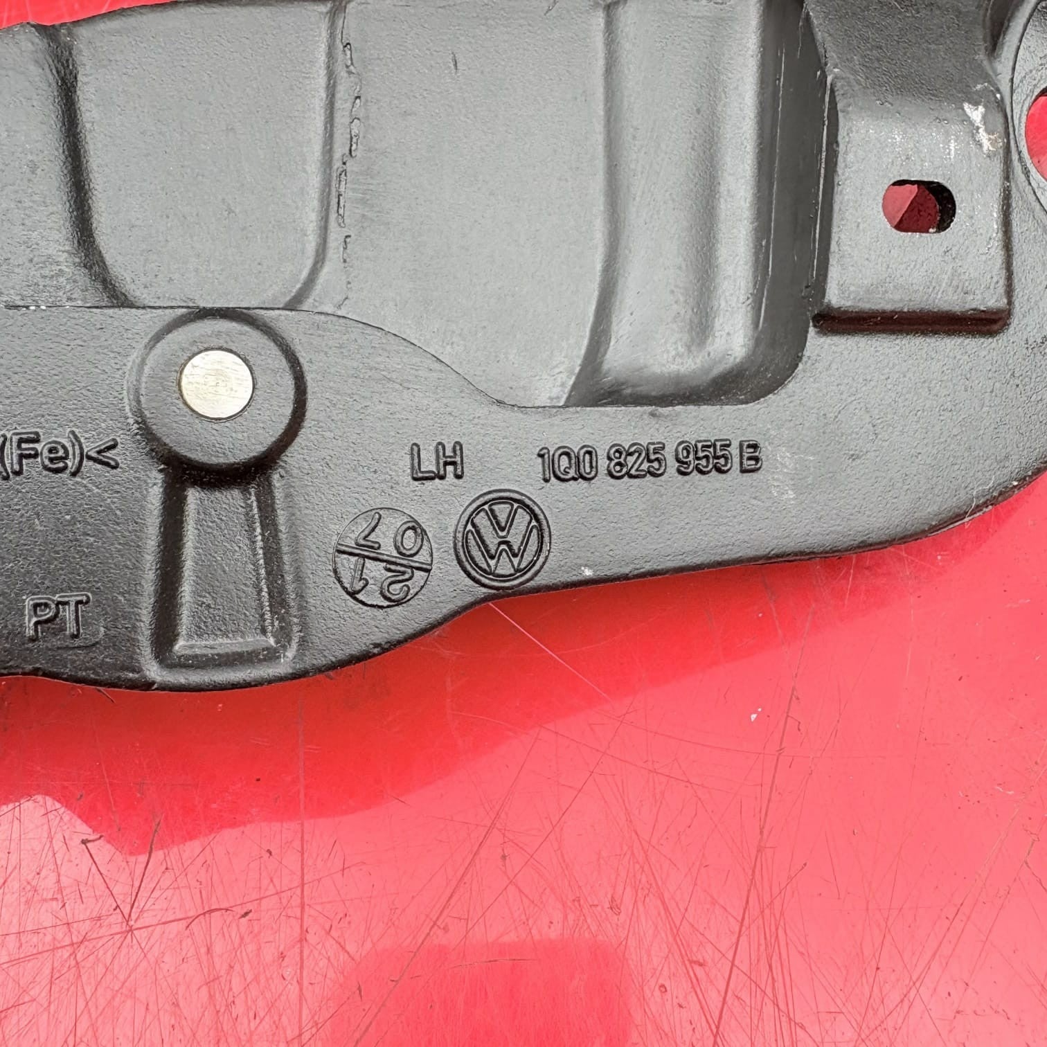 2007 VW EOS SPORT CONVERTIBLE LEFT PASSENGER SIDE ROOF LOCK BEARING 9212907K