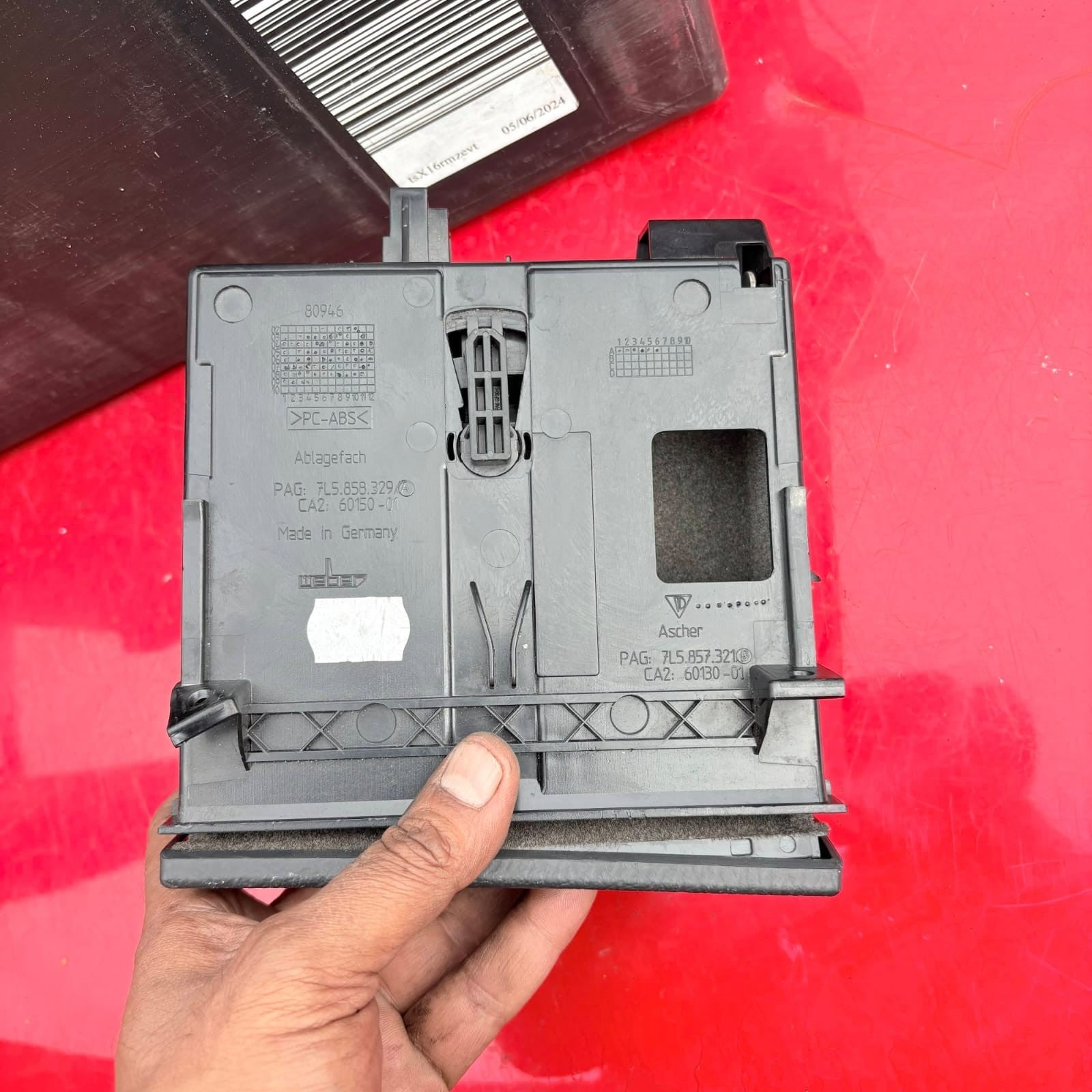 Porsche Cayenne 4.5S (2008) Ashtray Surround/Holder-7L5858329A, 7L5857321A