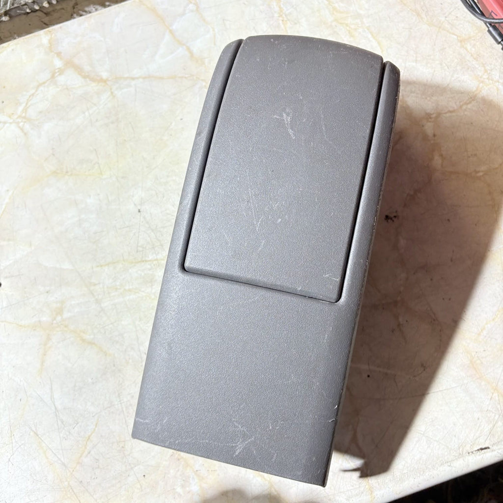 TOYOTA PRIUS Hatchback XW20 Cup Holder 1A8C1-008G 1.5 Hybrid 57kw 2009