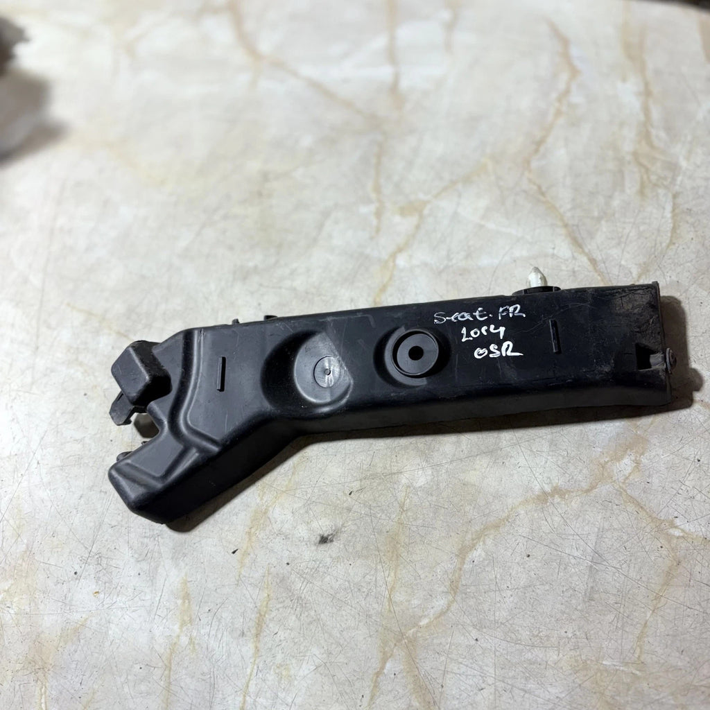 Seat Leon FR 2014 Bumper Bracket Right Rear Driver Side OS