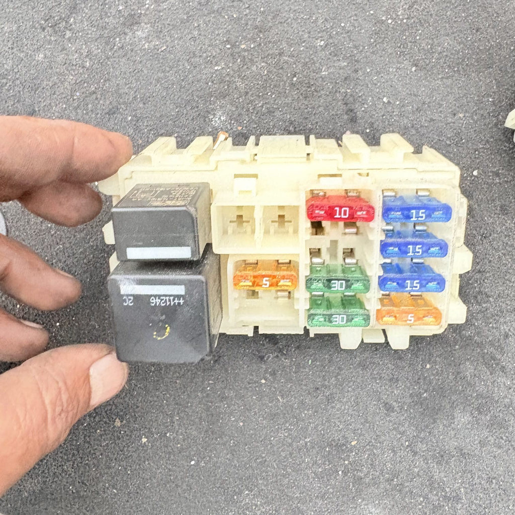 Range Rover Evoque L538 Rear Fuse Box 6G9T14K131DB 5M5T14B192CA 2011-2018