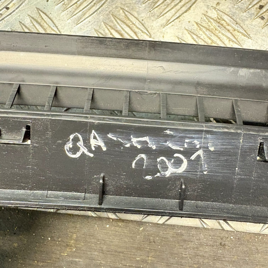 NISSAN QASHQAI J10 2007 FRONT DASHBOARD GRILL WINDSCREEN AIRVENT TRIM TOP UPPER