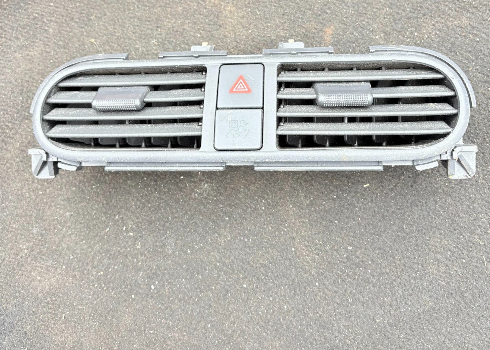 Vauxhall Agila B 2008-2014 Centre Dash Air Vent Hazard Switch 73841-51K0