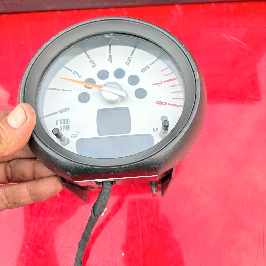 MINI CLUBMAN 2011 SPEEDO CLOCK 9 243 871-01