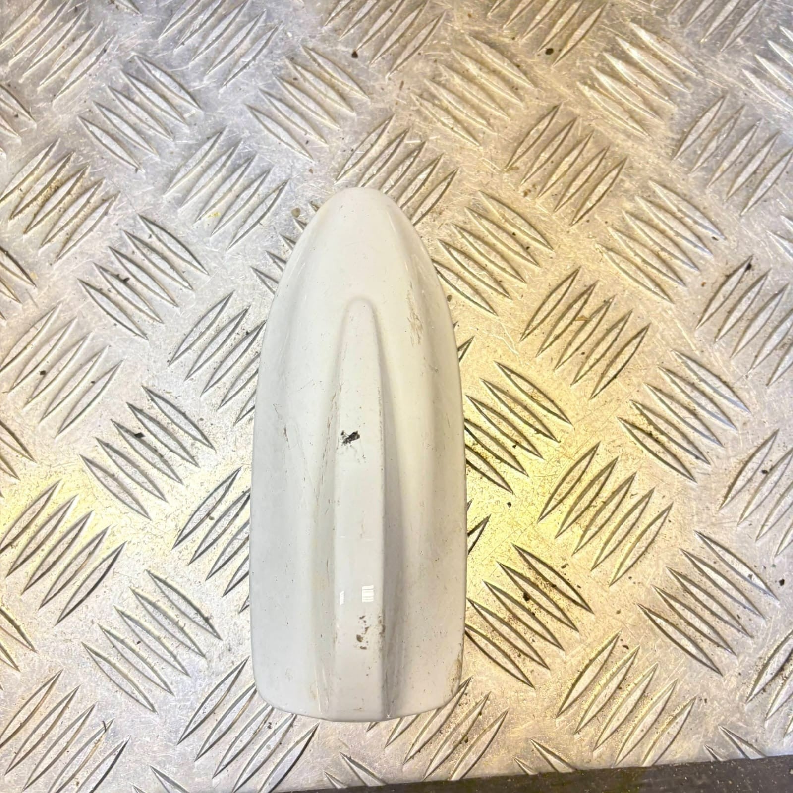 2009 Volvo V60 Shark Fin Antenna Aerial Cover White 39850727 FREE POSTAGE *1