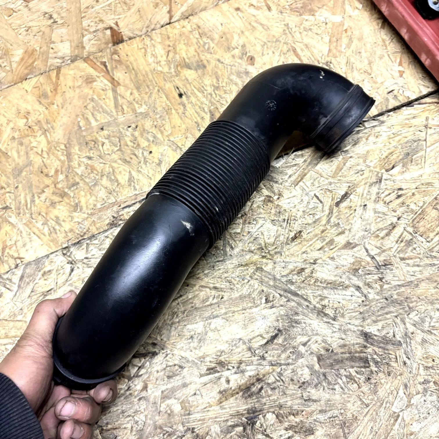 Opel Zafira B 2.2i 110kW Petrol Engine Air intake hose pipe 55350318