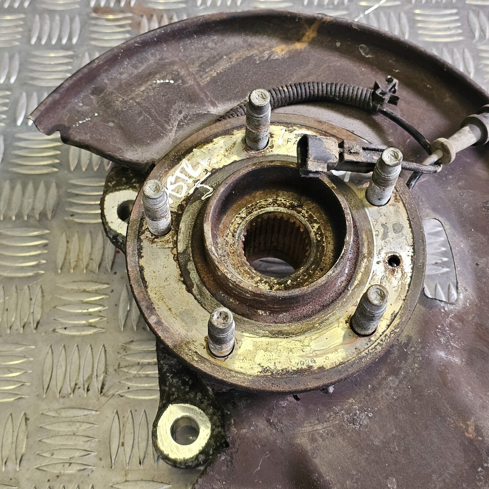 Vauxhall Astra J 1.7 CDTI 2010-2014 5 Door NSF Hub Knuckle ABS 13319482 13583479