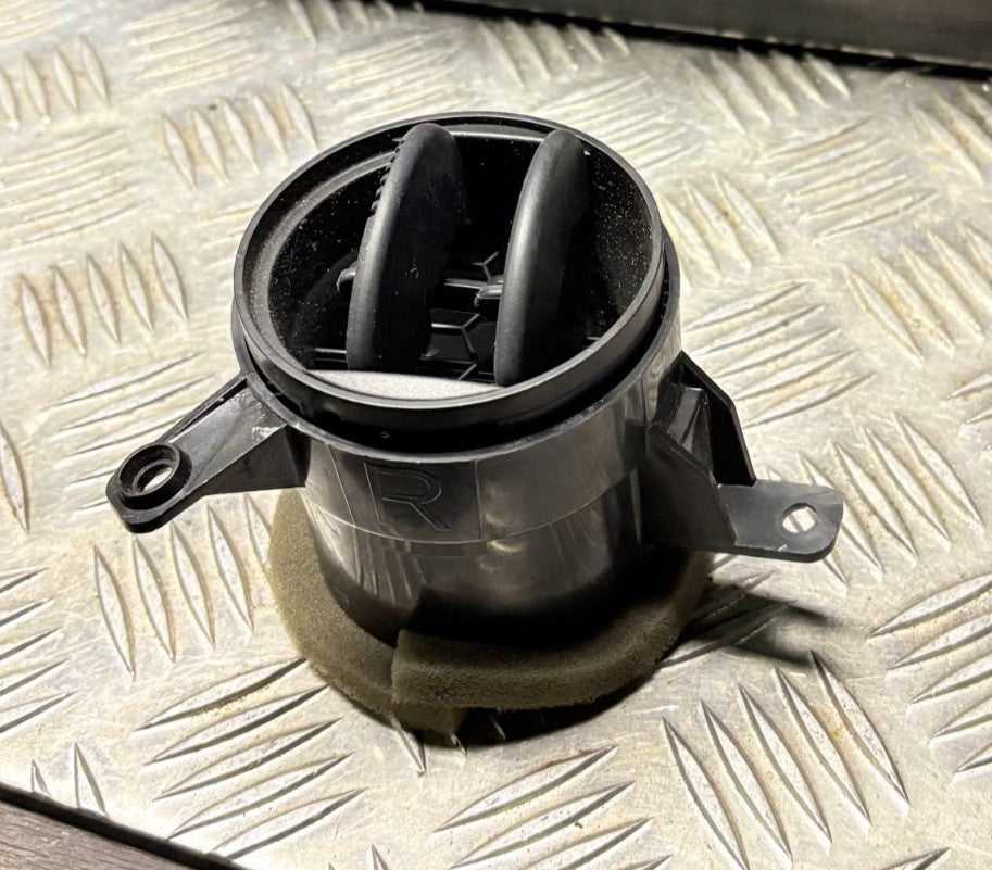 Mazda 2 MK2 2007-2014 Drivers Front Right Center Dashboard Air Vent D65164930