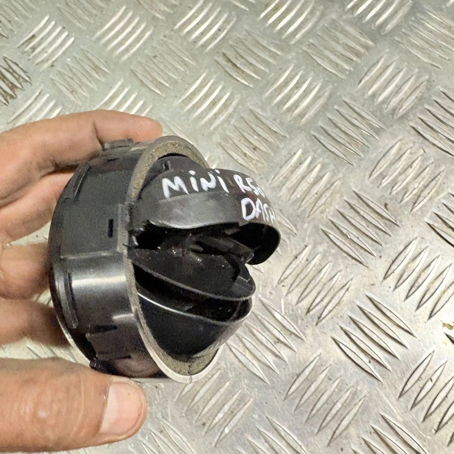 MINI Cooper One S R50 R52 R53 Dashboard Air Vent Driver Side 2001-06/2004-08