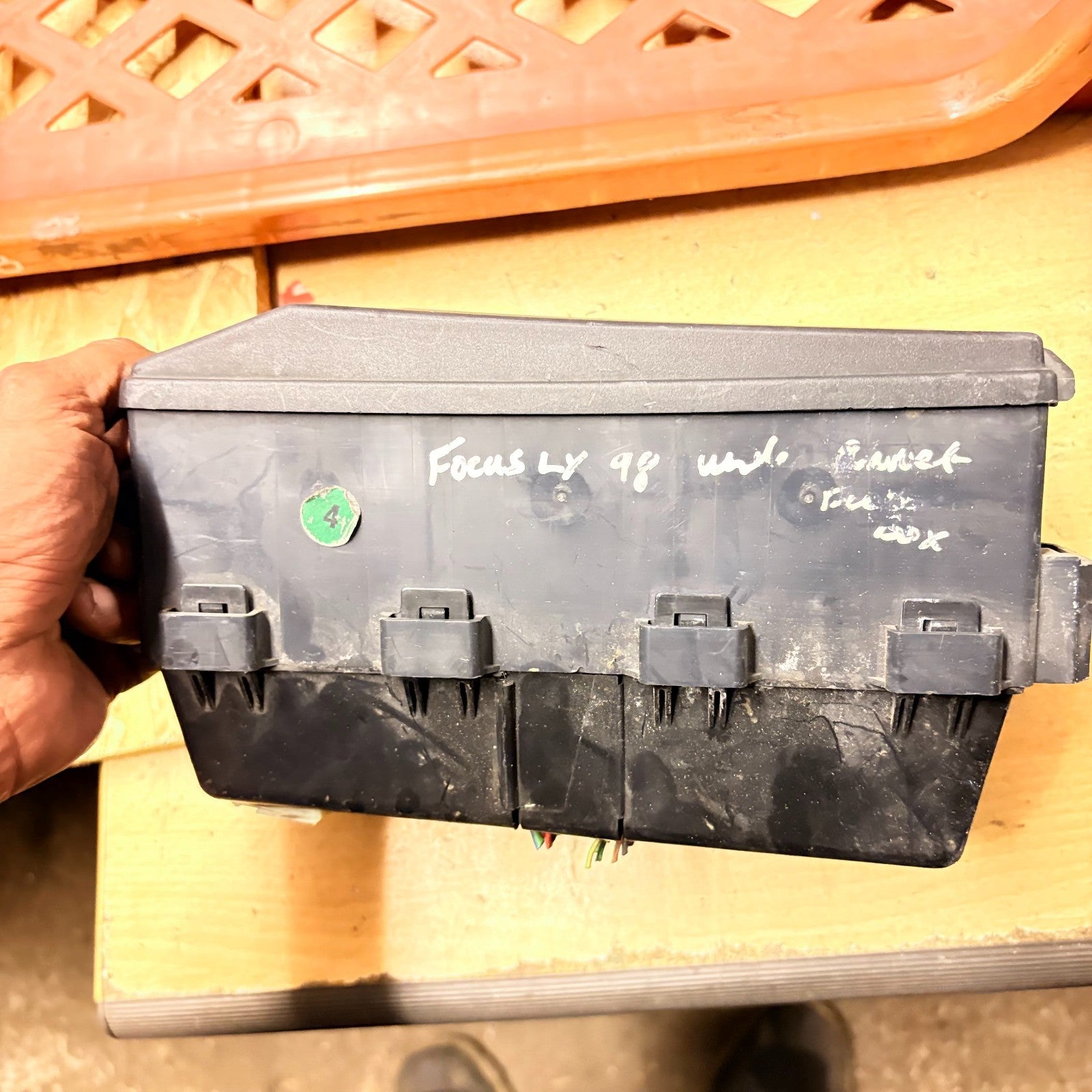 Ford Focus MK1 Engine Bay Fuse Box 1998-2004 518261201 98AG14A067CD