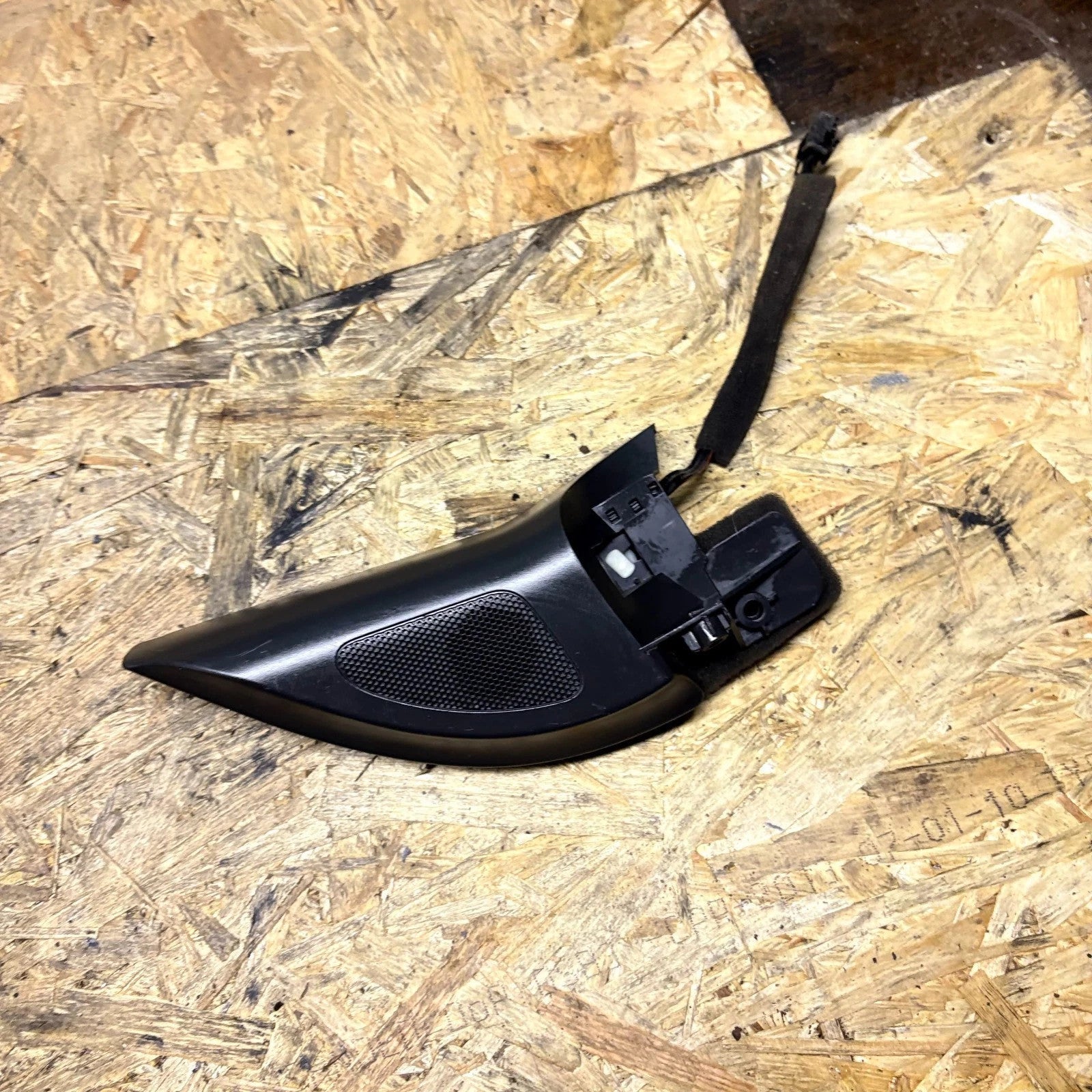 VW GOLF MK5 FRONT RIGHT SIDE DOOR SPEAKER TWEETER
