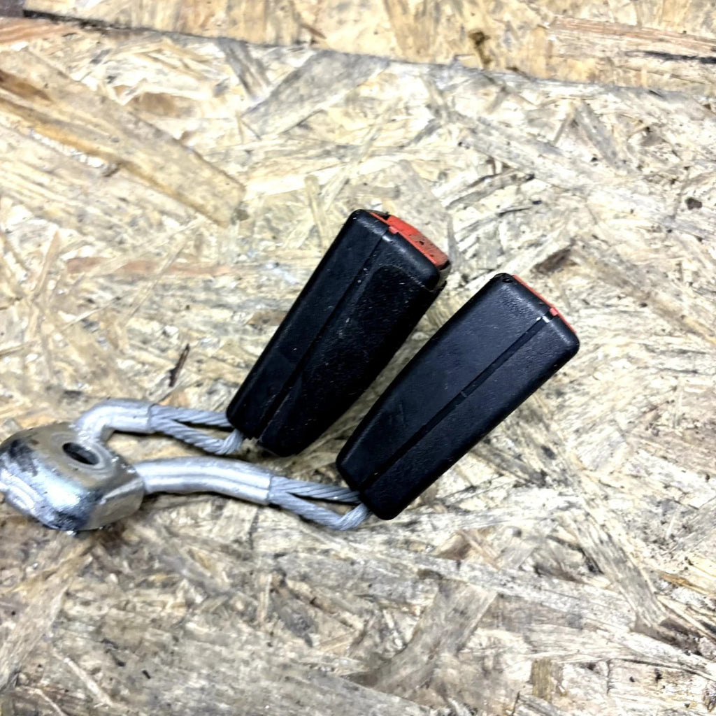 VW PASSAT B7 PASSENGER REAR DOUBLE SEAT BELT BUCKLE CLIP 3AA857739B