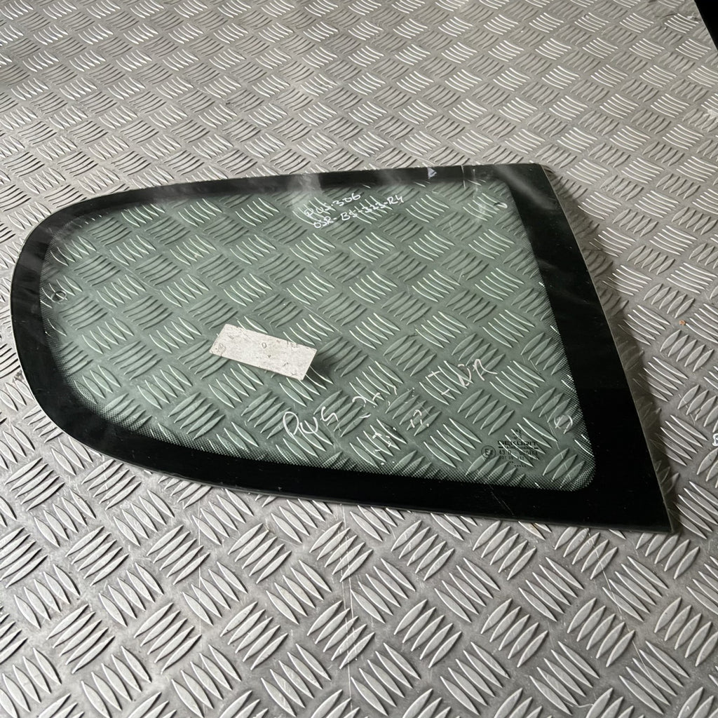 PEUGEOT 306 DRIVERS SIDE REAR WINDOW QUARTER GLASS O/S/R