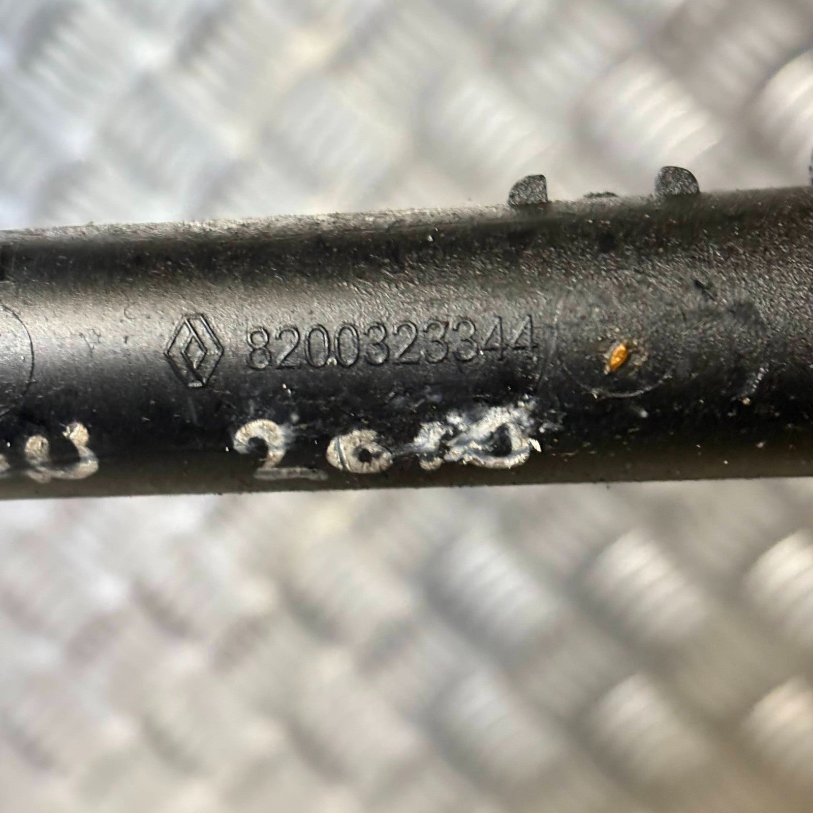RENAULT 1.1 PETROL OIL FEED PIPE 8200323344