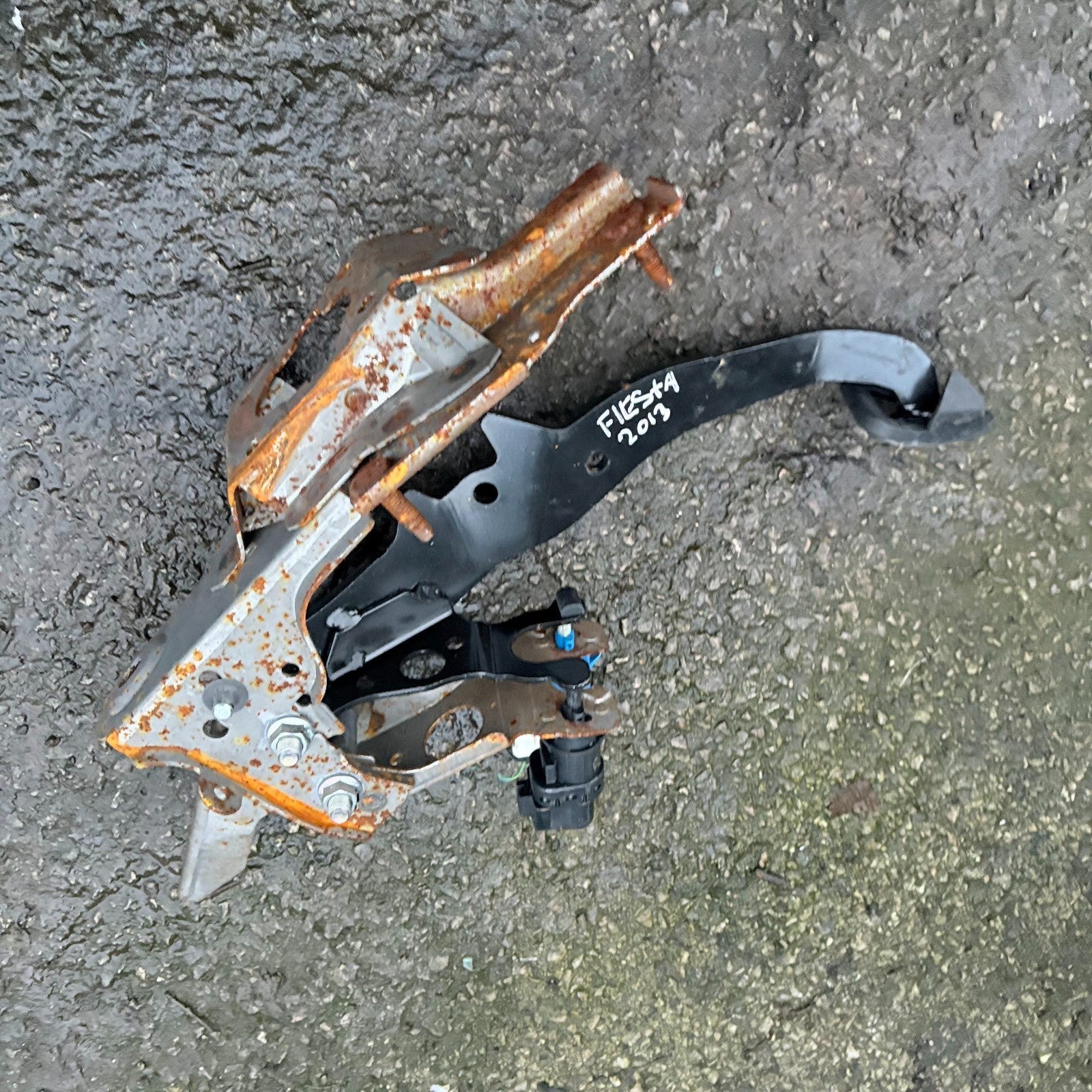 Ford Fiesta Brake Pedal Assembly Pedal Box Bracket 8V51-2450-BF 2008-2013