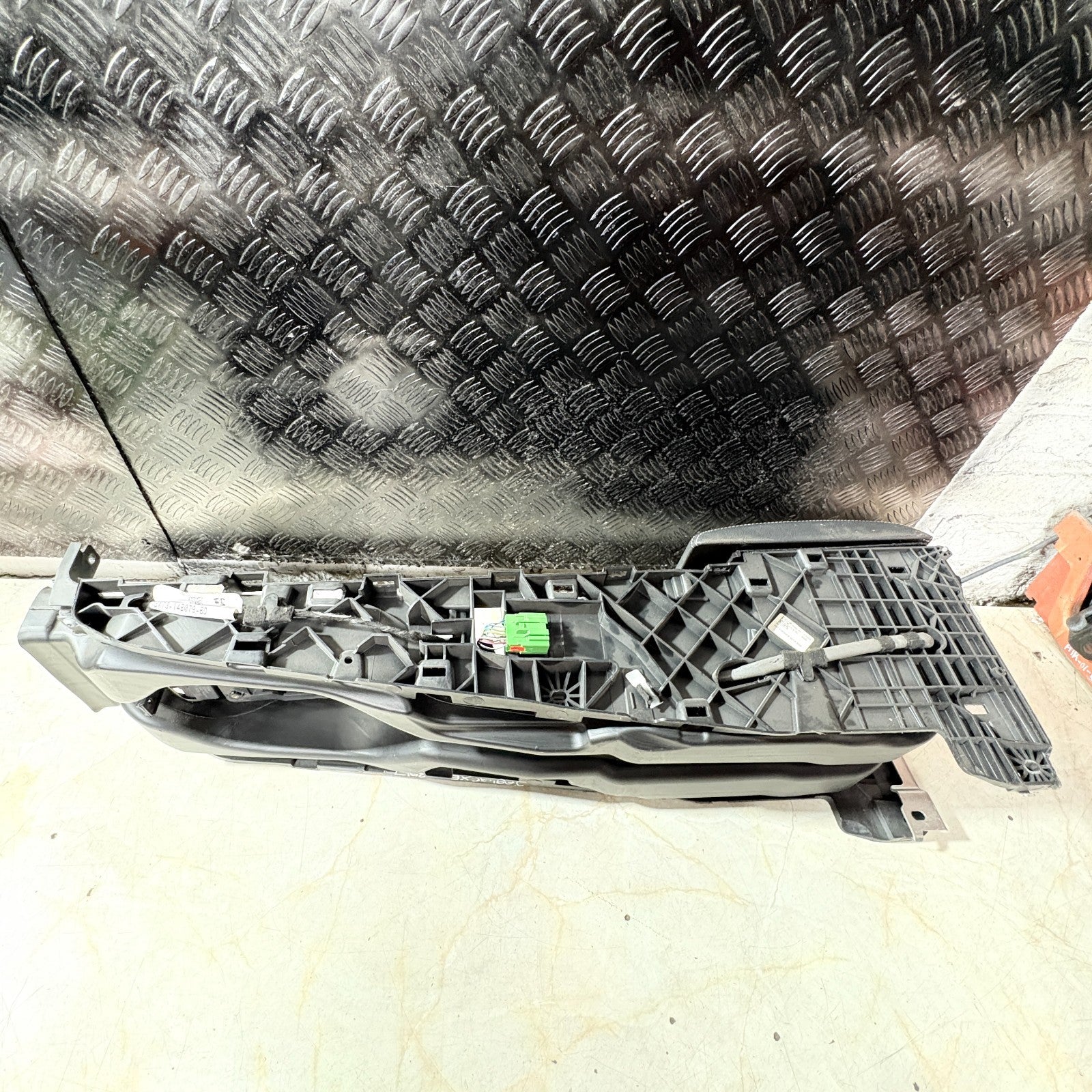 JAGUAR XE X760 2015-2019 CENTRE CONSOLE ARMREST TUNNEL SUB STRUCTURE FRAME BASE