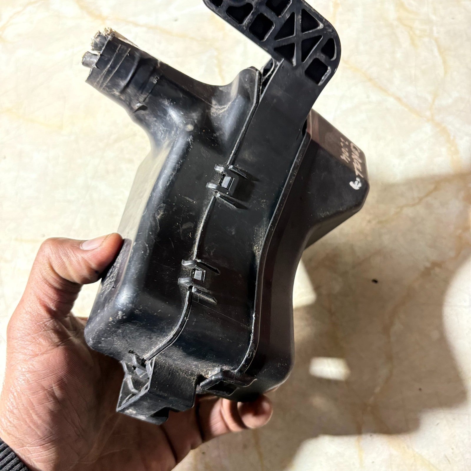 Toyota Corolla 2004 Engine Bay Fuse & Relay Box Under Bonnet Junction Block