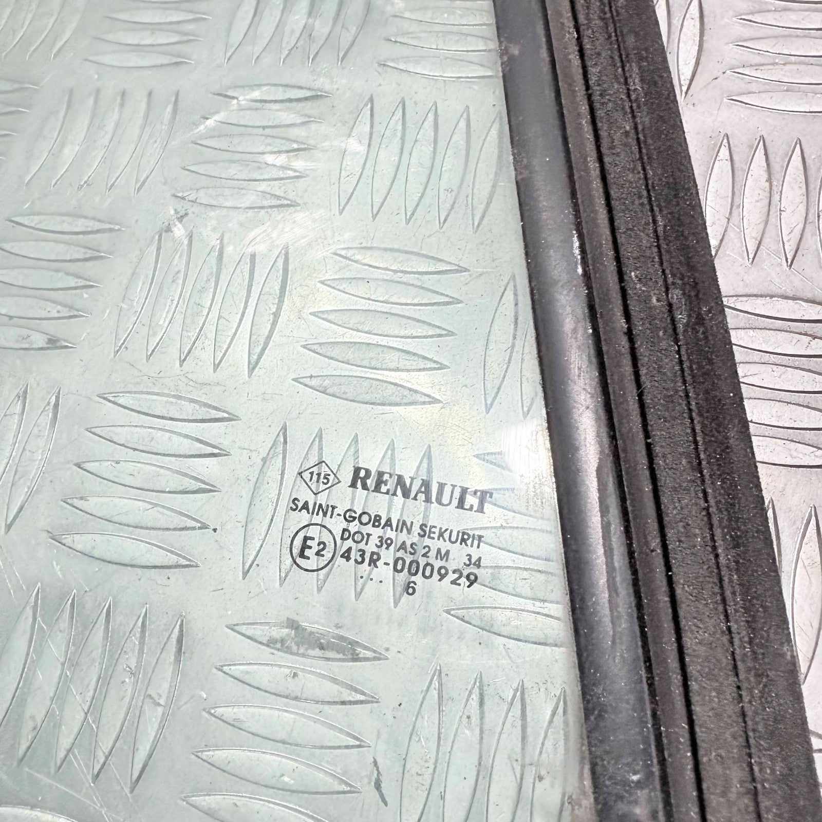 Renault Megane CONVERTIBLE Mk2 03-09 5 Door Rear Right OSR Door Window Glass