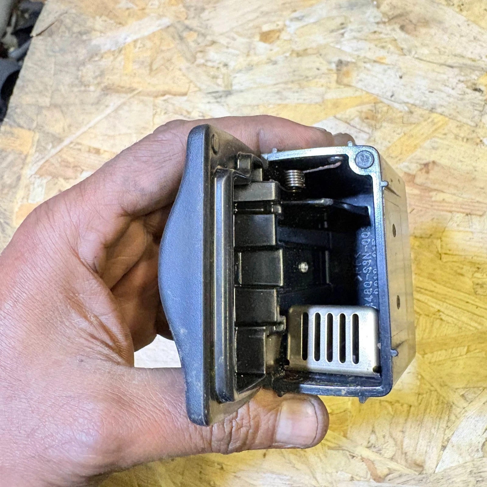 REAR CENTER ASHTRAY ORIGINAL FOR HONDA CIVIC 01-06 83480-S3N-0030