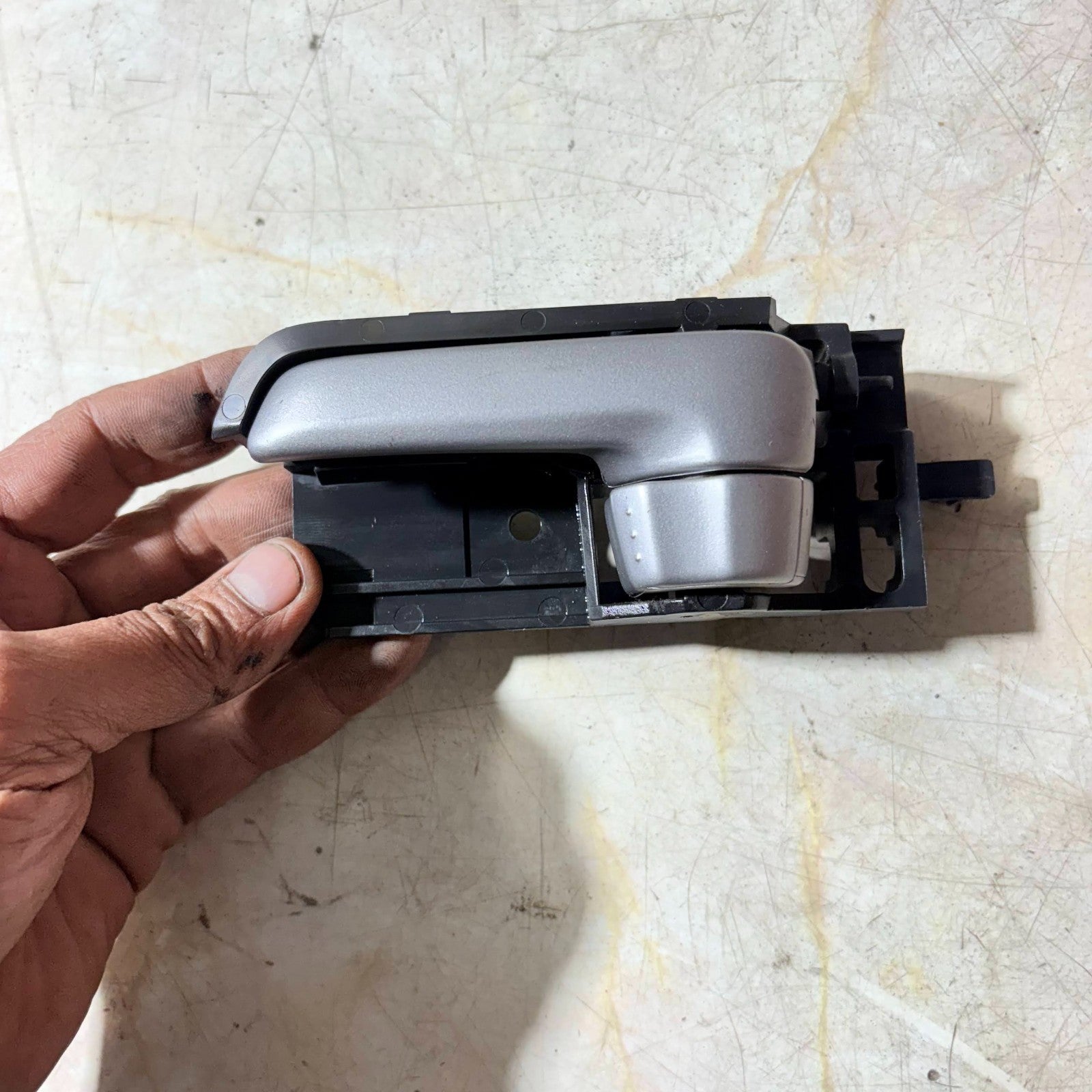 2005-2010 SUZUKI SWIFT 5DR PASSENGER SIDE REAR DOOR INNER HANDLE