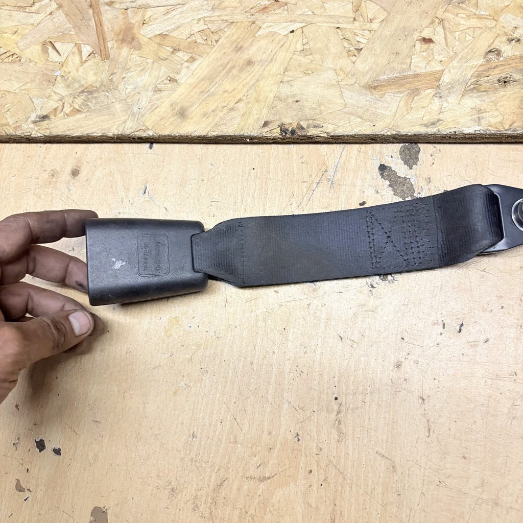 Alfa Romeo GT 937 & 156 Rear Left Passenger Seat Belt Lock 10447290