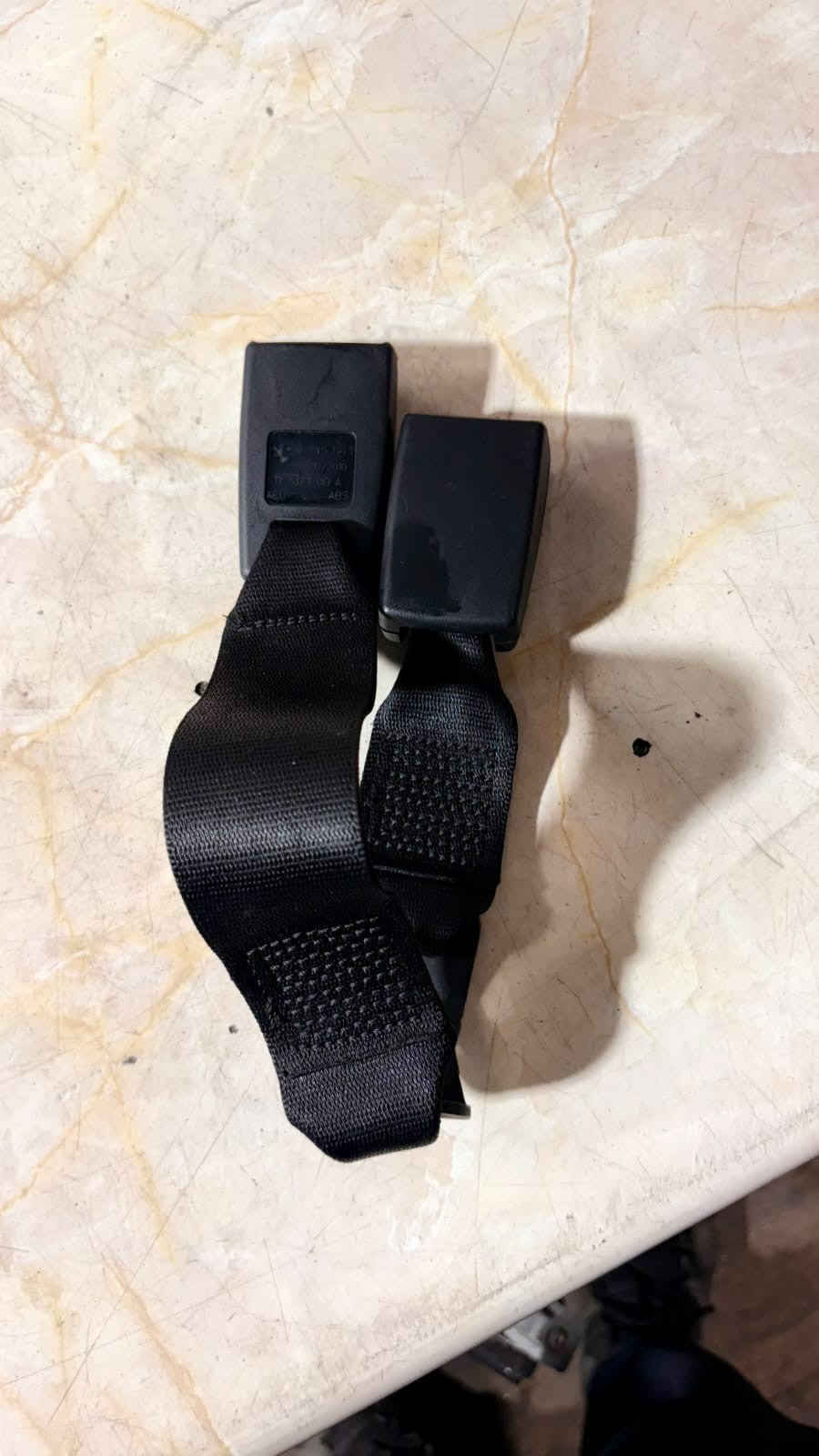 Belt buckle Right and Centre Rear for BME Venga YN 7245663 617517300A 2011